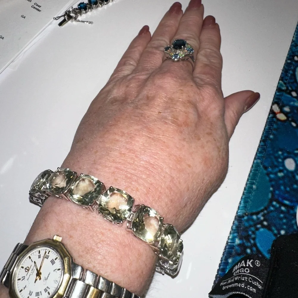 Bold and beautiful green quartz tennis bracelet - Picture 5 of 5